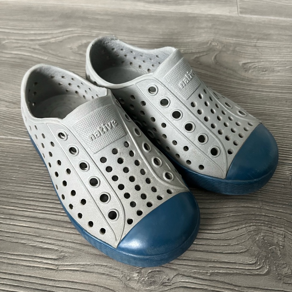 Native Gray and Navy Blue toddler boy size 7 slip-on shoe